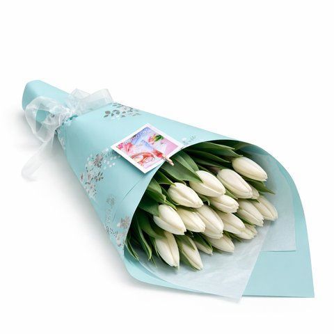 19 white tulips with decoration