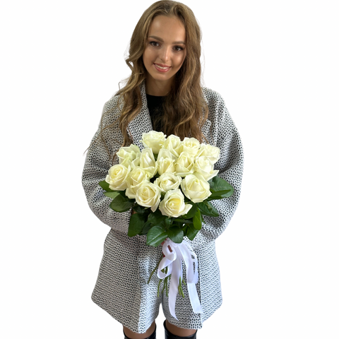 15 white roses